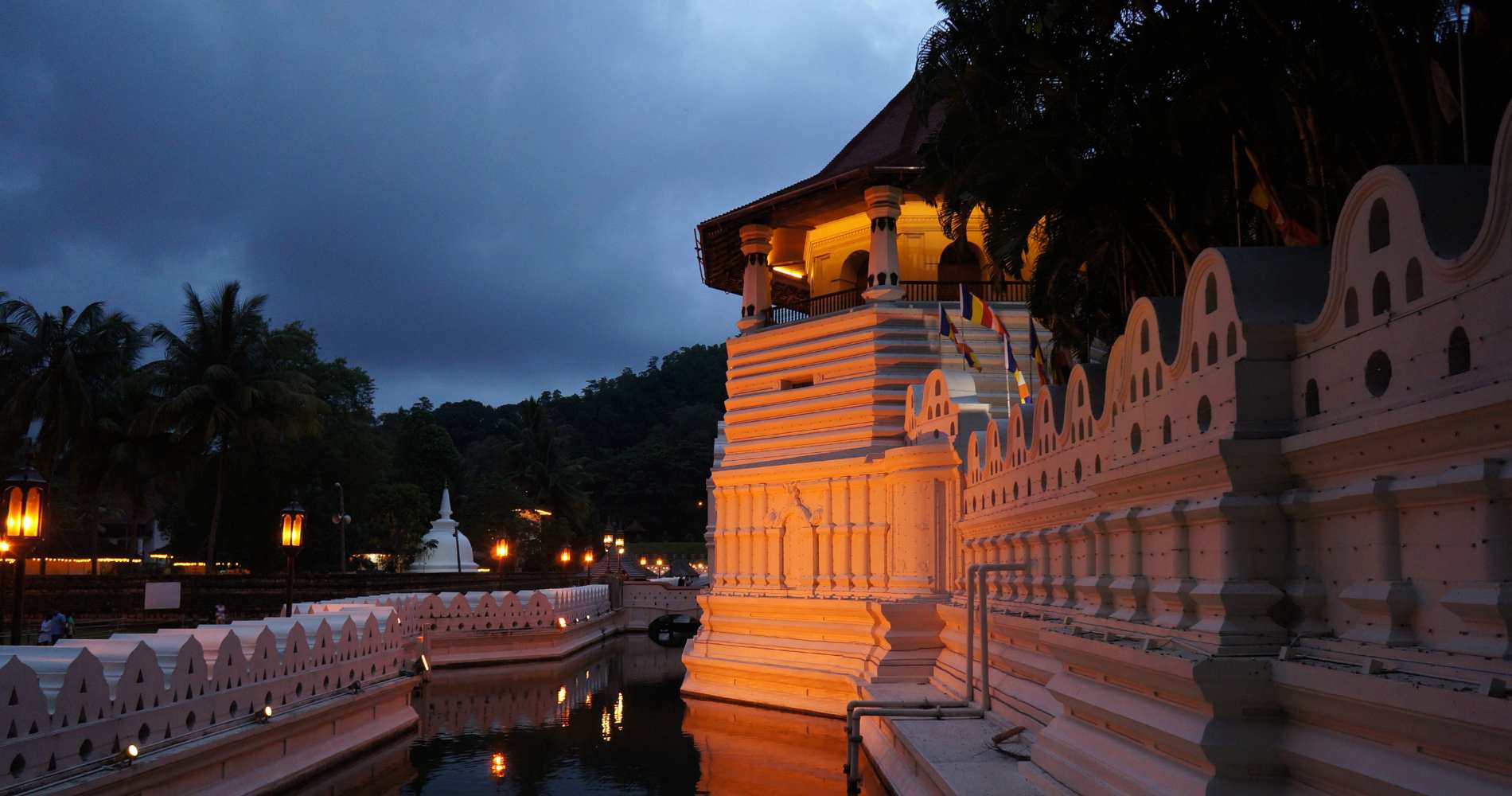 🌺 Kandy – The Sacred Hill Capital of Sri Lanka